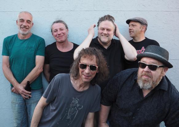 Band mit tollen Haaren