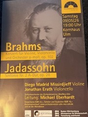 im Hintergrund Johannes Brahms
