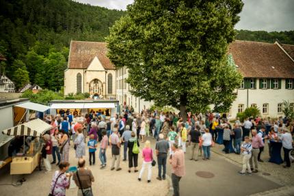 Sommerb&uuml;hne am Blautopf im Klosterkirchensaal in Blaubeuren und im Klosterhof