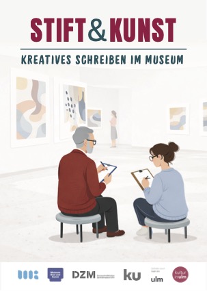 Zwei Personen, die vor Museumsbildern schreiben