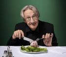 Der Künstler beim Essen