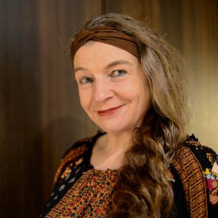 Christine Langer mit einer Doppelrolle an diesem Abend: Sie liest Gedichte und Tangopoesie und tanzt mit Volker Krusche den Tango.