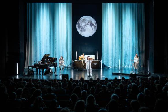 Auff&uuml;hrung der Rilke-Performance "Hiersein ist herrlich - Performance zu Ehren von Rainer Maria Rilke"