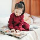 Kind mit Buch