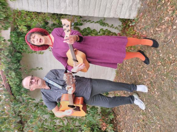 Christa Mayerhofer und Andy Bigos beim Musizieren.