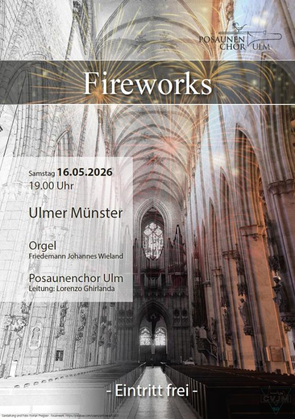 Foto des Ulmer Münsters, mit Feuerwerk