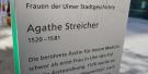 Ulmer Stele von Agathe Streicher, "Frauen der Ulmer Stadtgeschichte" mit kurzer Biografie (1. Ulmer vereidigte Ärztin)