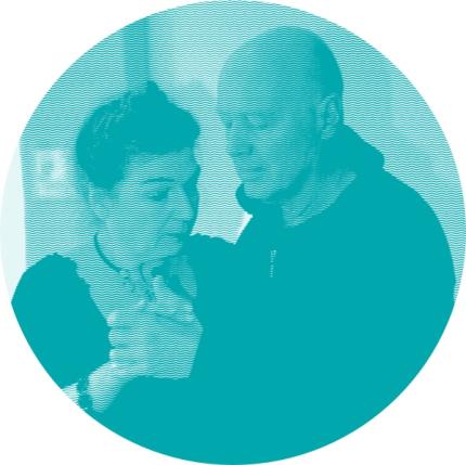 Christine Langer liest ihre Gedichte und verleiht ihnen im Tanz mit Anselm Schmid Ausdruck.