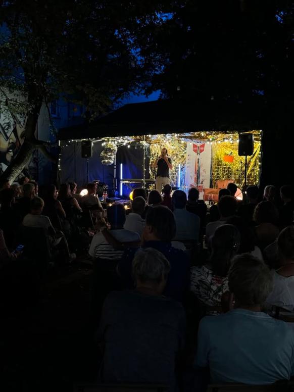 Jazzkonzert im Garten vom Aegis Cafe