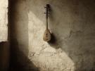 Gitarre an einer Wand