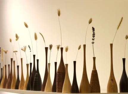 handgedrechselte Vasen aus Holz