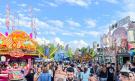 Menschenmenge auf dem Volksfest