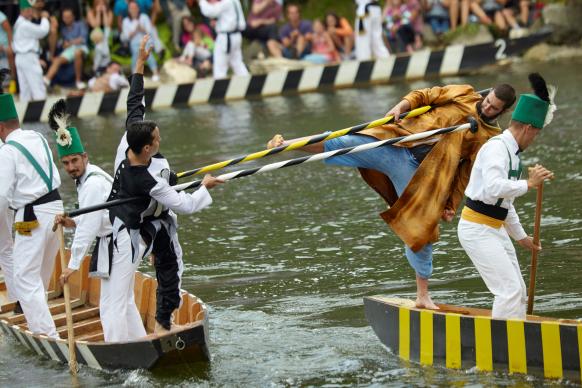 Ulmer Fischerstechen auf der Donau