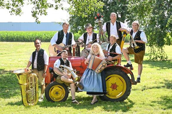 Gruppenfoto der Heusteig Musikanten