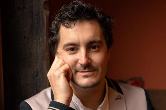 Björn Hayer liest im Club Orange des Einsteinhauses