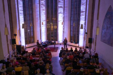 Stillvolles Ambiente bei den Konzertlesungen Maassens und Langers