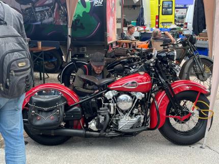 Motorradverkauf im Freigelände