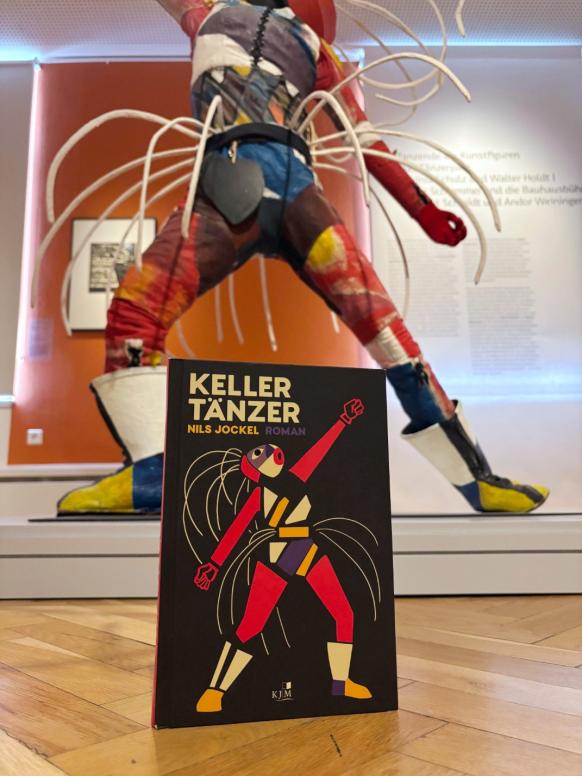 Auf dem Bild ist ein Buch mit dem Titel 