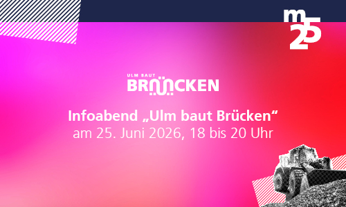 Text: Infoabend Ulm baut Br&uuml;cken am 25.06.26 von 18-20- Uhr. HIntergrund farbig, rechts unten Bagger in Schwarzwei&szlig;, rechts oben das Logo vom m25