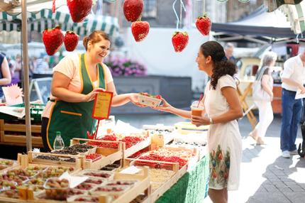 Gemüse-Marktstand auf dem Ulmer Wochenmarkt