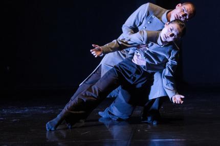Companie TanzHarz <br/>Director: Tarek Assam<br/>Choreografie: Beatrice Bodini  <br/>Tanz: Wanzhen Wang, Lukas Ziegele,
