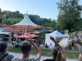 Open-Air-Konzert auf der Veranstaltungsb&uuml;hne im Neu-Ulmer Glacis-Park