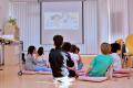 Kindern wird vorgelesen