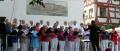 Ein Chor singt bei dem Serenadenkonzert